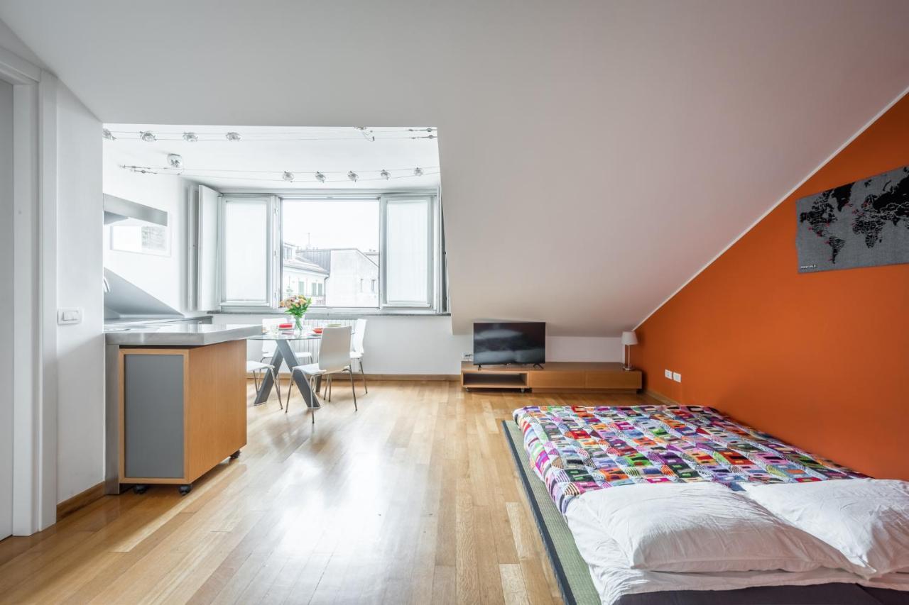 The Orange Attic - Navigli Area Apartment มิลาน ภายนอก รูปภาพ